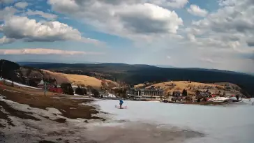 Widok na budowę apartamentowca Infinity w Zieleńcu