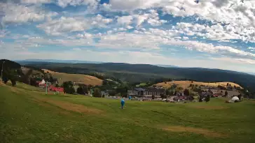 Widok na budowę apartamentowca Infinity w Zieleńcu