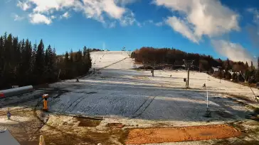 Złoty Groń w Istebnej - widok na trasy zjazdowe online.