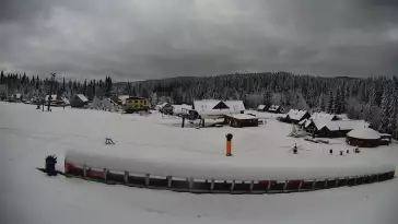 Widok na karczmę i wyciąg w Złotym Groniu - KAMERA LIVE