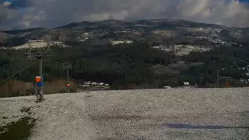 Złoty Groń w Istebnej - widok na 6-osobową kolej linową.