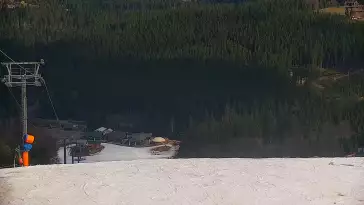 Złoty Groń w Istebnej - widok na 6-osobową kolej linową.