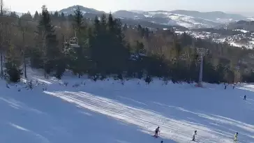 Widok z górnej stacji stoku Mały Rachowiec