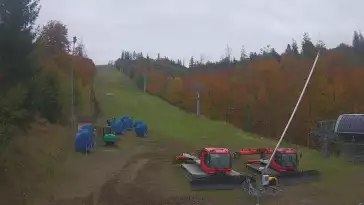 Dolna stacja wyciagu, którym narciarze dotrą na Mały Rachowiec