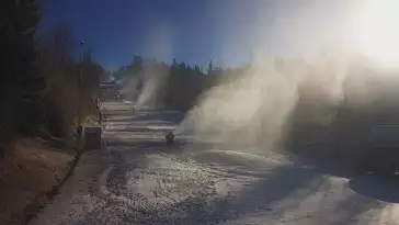 Dolna stacja wyciagu, którym narciarze dotrą na Mały Rachowiec