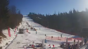 Dolna stacja wyciagu, którym narciarze dotrą na Mały Rachowiec