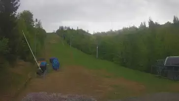 Dolna stacja wyciagu, którym narciarze dotrą na Mały Rachowiec