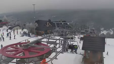 Kamera prezentuje panoramę gór z ośrodka narciarskiego Czorsztyn ski - Kluszkowce