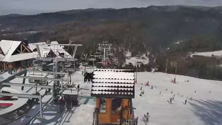 Kamera prezentuje panoramę gór z ośrodka narciarskiego Czorsztyn ski - Kluszkowce