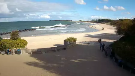 Widok na plażę wschodnią w Darłówku