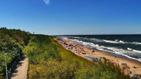 Plaża w Dziwnowie oglądaj w sezonie letnim.