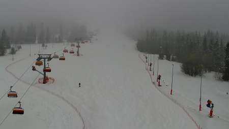 Widok na jedną z dziewięciu kolei krzesełkowej na Kotelnicy - trasa nr 9 - Remiaszów