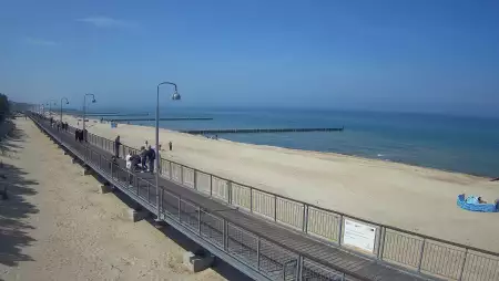 Ujęcie na promenadę i morze w Mielnie.