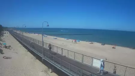 Ujęcie na promenadę i morze w Mielnie.