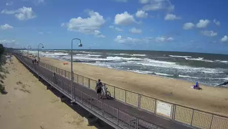 Ujęcie na promenadę i morze w Mielnie.