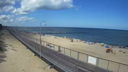 Ujęcie na promenadę i morze w Mielnie.