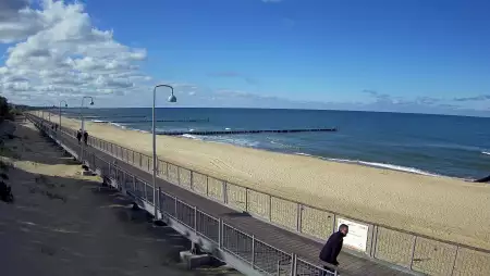 Ujęcie na promenadę i morze w Mielnie.