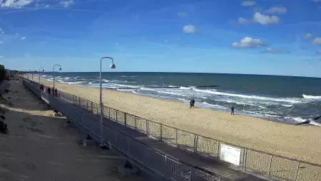 Ujęcie na promenadę i morze w Mielnie.