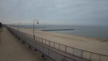 Ujęcie na promenadę i morze w Mielnie.