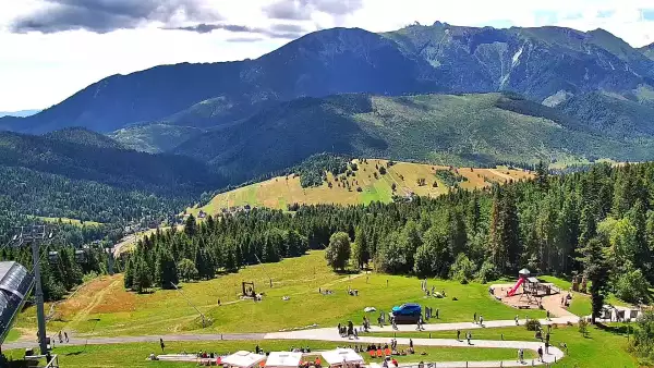 Obraz na żywo z górnej stacji ośrodka narciarskiego Bachledka Ski&Fun.