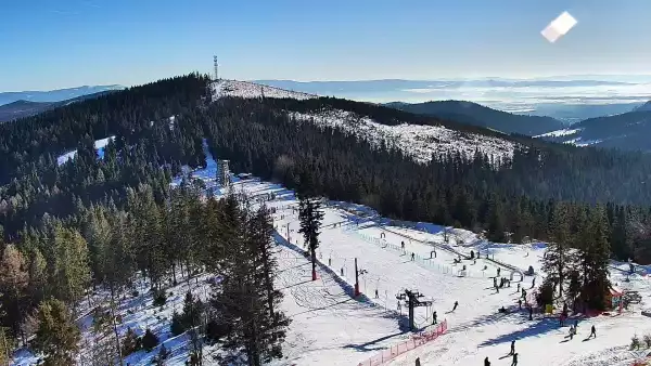 Obraz na żywo z górnej stacji ośrodka narciarskiego Bachledka Ski&Fun.
