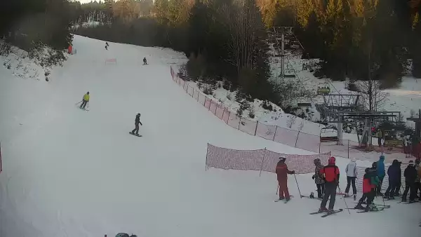 Widok na trasy narciarskie na Słowacji. Online prosto z ośrodka Bachledka - Jezersko