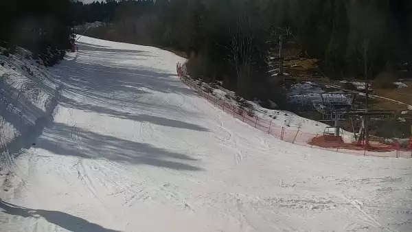 Widok na trasy narciarskie na Słowacji. Online prosto z ośrodka Bachledka - Jezersko