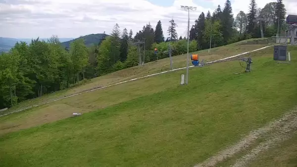 Widok z Kamery górną stację kolei linowej w Beskid Sport Arena.