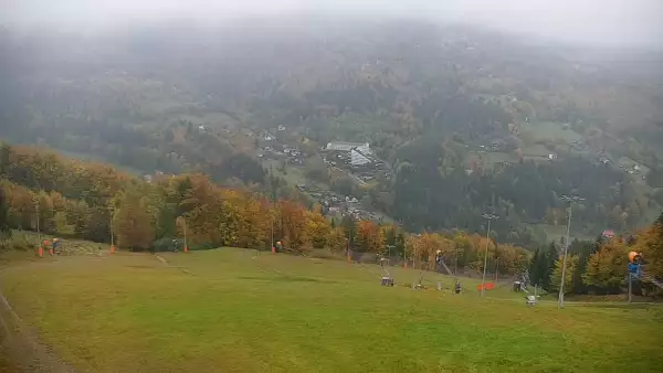 Widok z Kamery górną stację kolei linowej w Beskid Sport Arena.