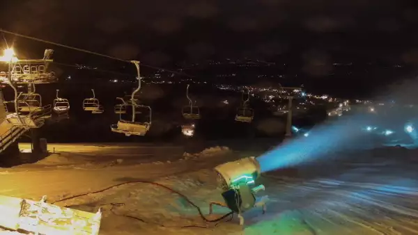 Widok na jedną z tras narciarskich - Kotelnica I oraz na wspaniałe szczyty Tatr