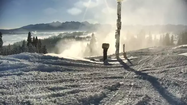 Widok na jedną z tras narciarskich - Kotelnica I oraz na wspaniałe szczyty Tatr