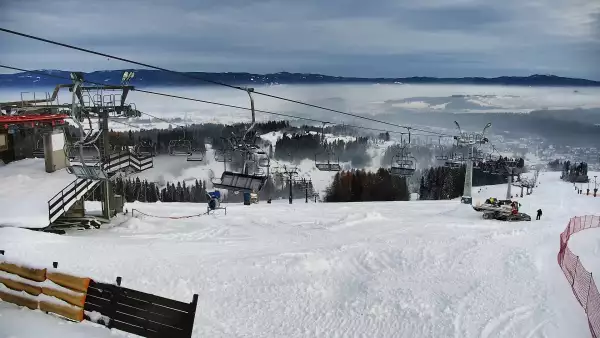 Widok na jedną z tras narciarskich - Kotelnica I oraz na wspaniałe szczyty Tatr