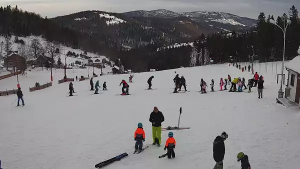 Widok z kamery na stok Biały Krzyż w Szczyrku.