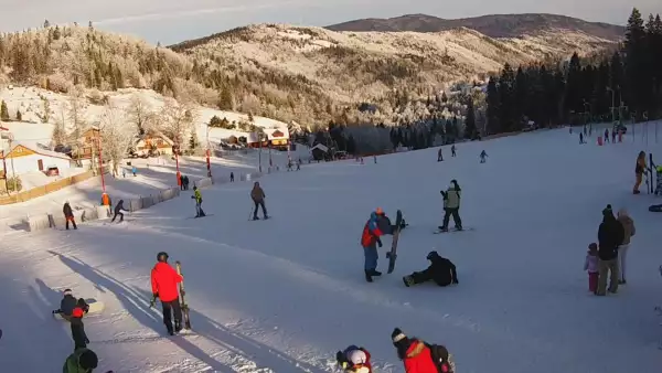 Widok z kamery na stok Biały Krzyż w Szczyrku.