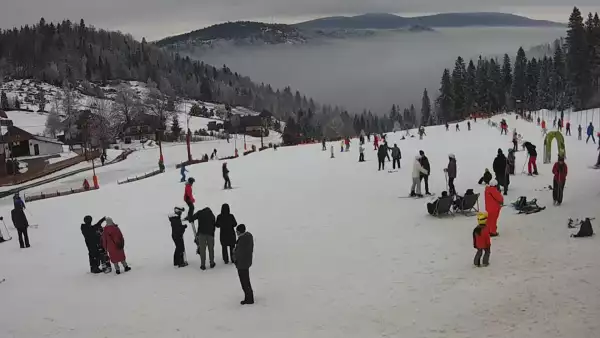 Widok z kamery na stok Biały Krzyż w Szczyrku.