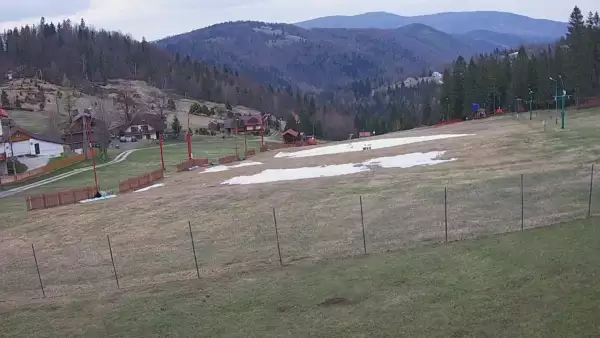 Widok z kamery na stok Biały Krzyż w Szczyrku.