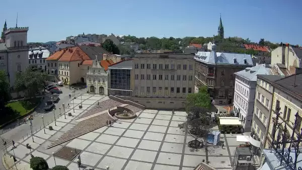 Widok z Kamery na Plac Bolesława Chrobrego w Bielsku-Białej na żywo