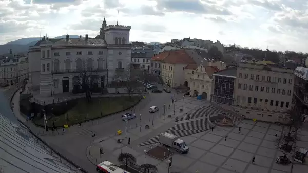 Widok z Kamery na Plac Bolesława Chrobrego w Bielsku-Białej na żywo