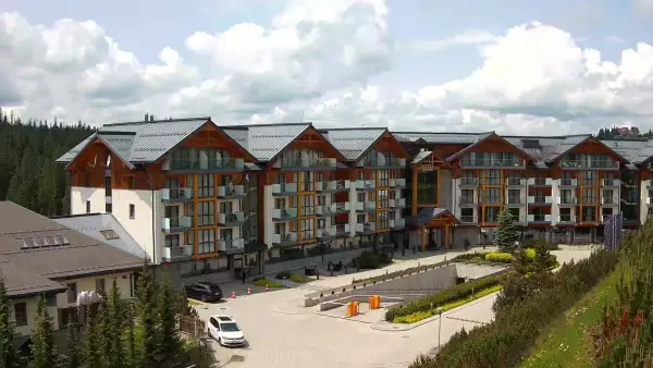 Kamera z widokiem na Hotel Bukovina Resort - luksusowy hotel termy i Spa