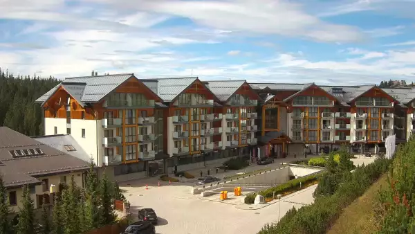 Kamera z widokiem na Hotel Bukovina Resort - luksusowy hotel termy i Spa