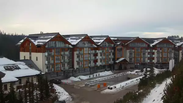 Kamera z widokiem na Hotel Bukovina Resort - luksusowy hotel termy i Spa