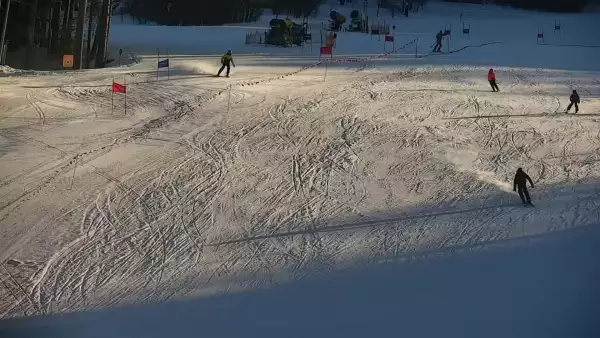 CIENIAWA SKI stacja narciarska z okolic Nowego Sącza.