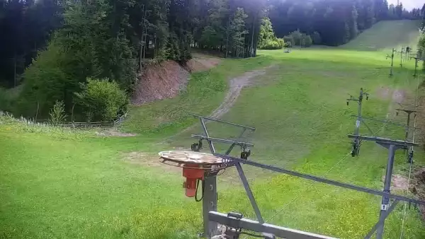 CIENIAWA SKI stacja narciarska z okolic Nowego Sącza.