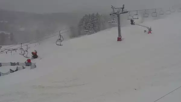 Czarna Góra Resort - widok na trasy zjazdowe oraz wyciąg.