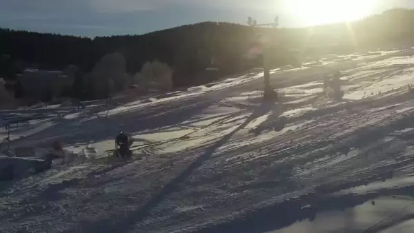 Czarna Góra Resort - widok na trasy zjazdowe oraz wyciąg.