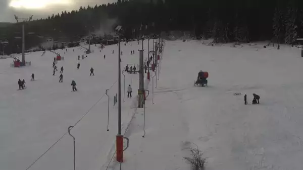 Czarna Góra Resort - widok na trasy zjazdowe oraz wyciąg.