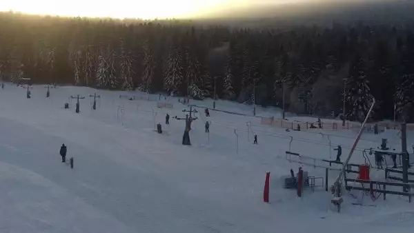 Czarna Góra Resort - widok na trasy zjazdowe oraz wyciąg.