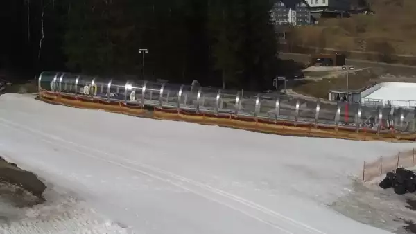 Czarna Góra Resort - widok na trasy zjazdowe oraz wyciąg.