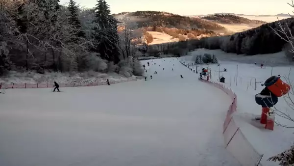 Stacja narciarska w pobliżu Pisarzowic - CZARNÓW SKI - zobacz online