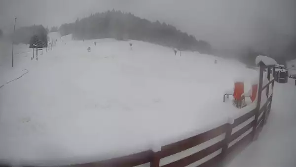 Kamera prezentuje obraz na stok Czarnów ski
